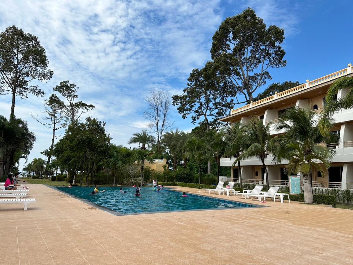 Villa Blanca Hotel & Restaurant Chao Lao Beach Exterior photo