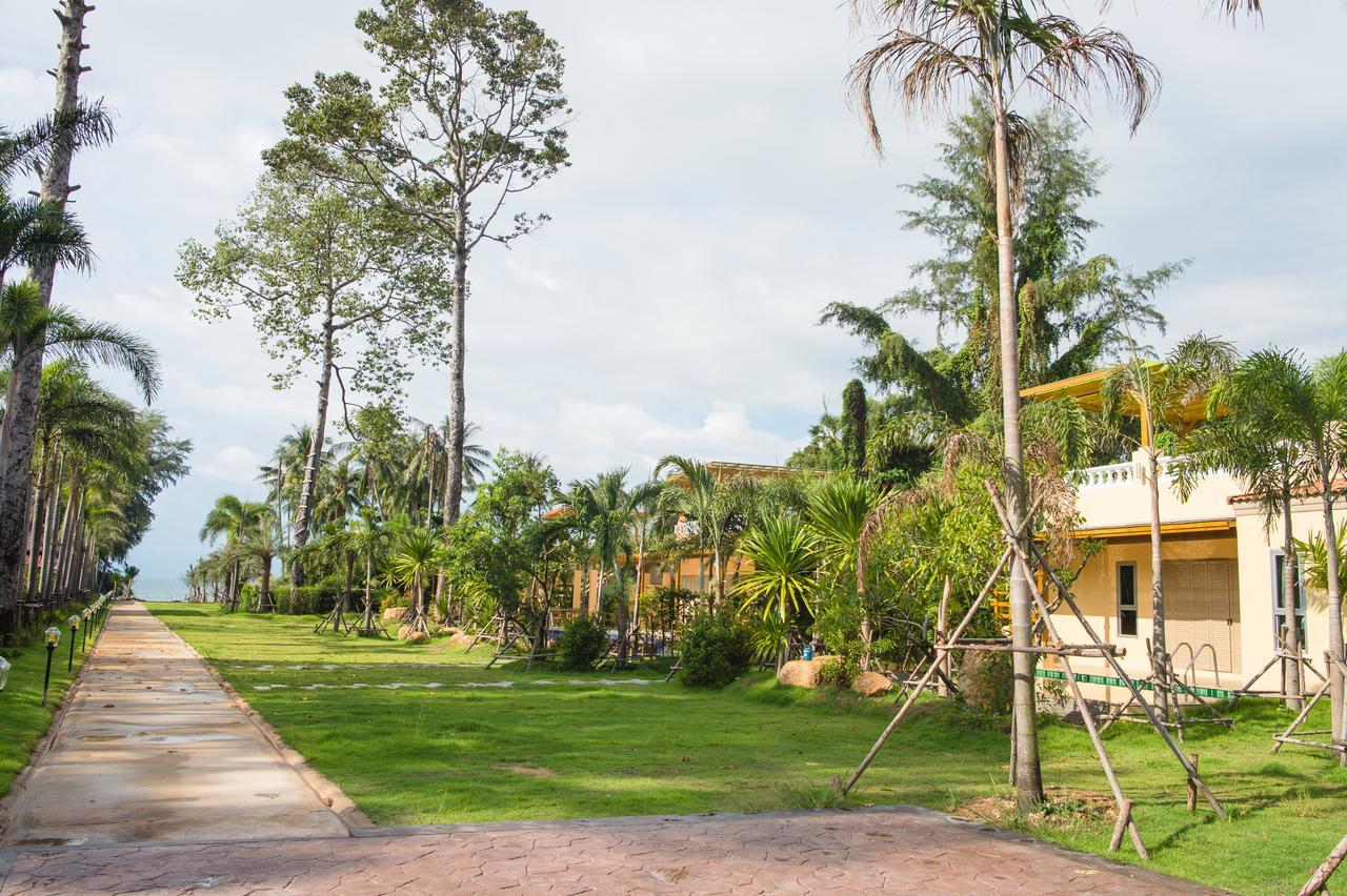 Villa Blanca Hotel & Restaurant Chao Lao Beach Exterior photo