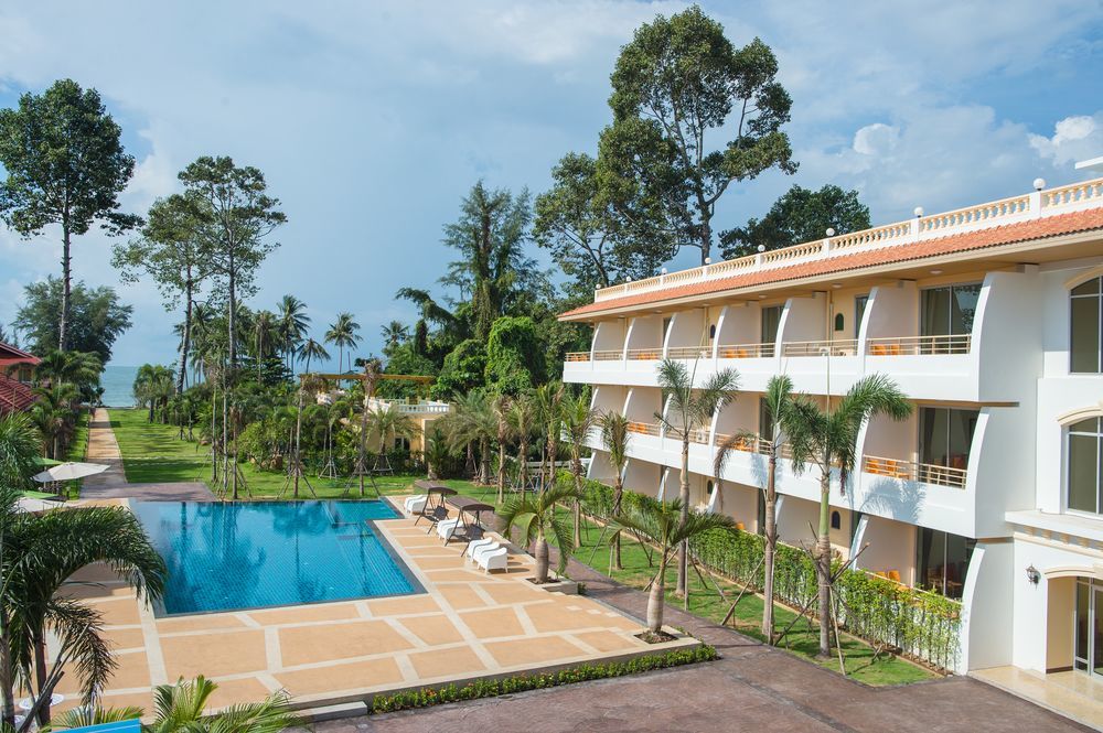 Villa Blanca Hotel & Restaurant Chao Lao Beach Exterior photo